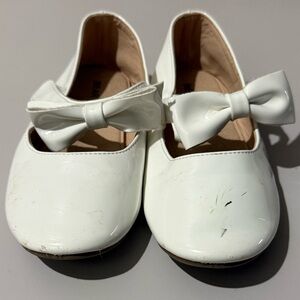 Kid's Bear Mall White Shoes with Bow